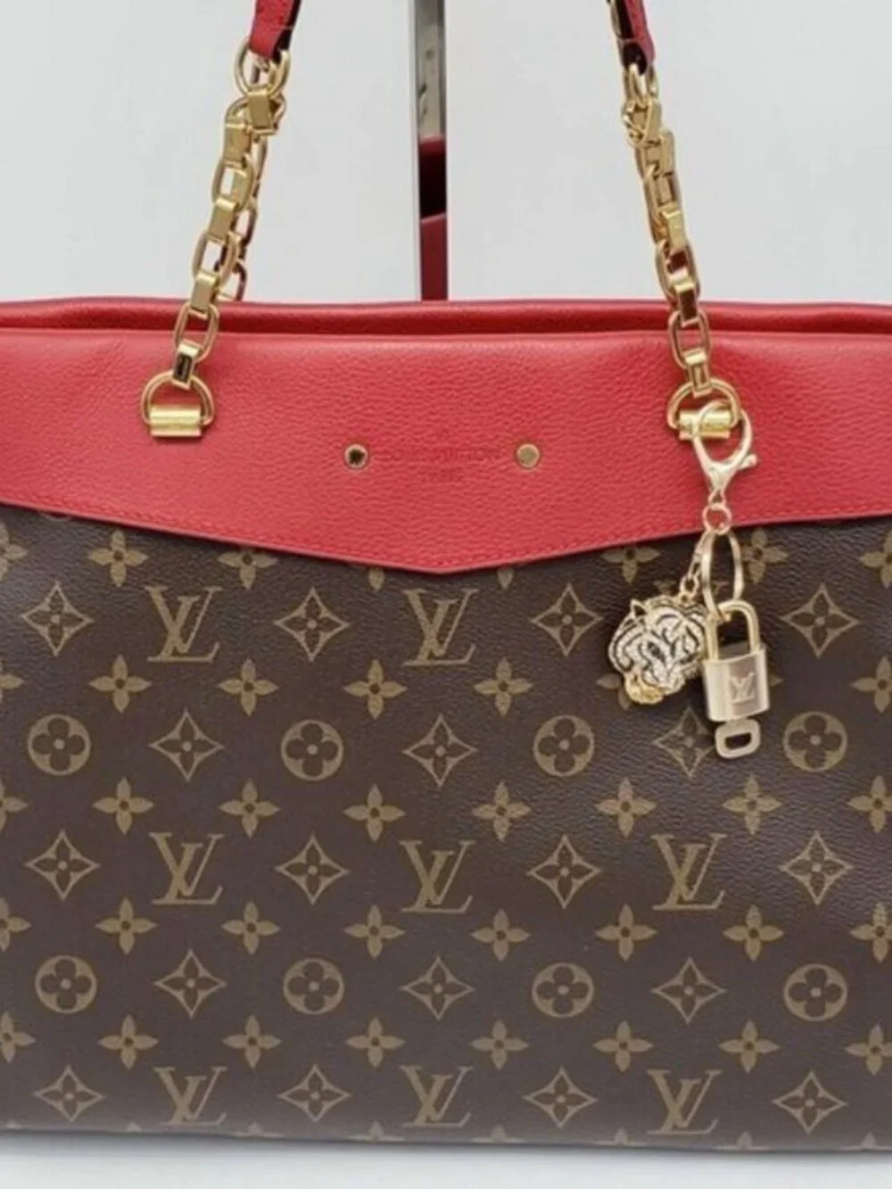 Authentic LV Gold Padlock & Key 🔑 Bag Charm / Unbranded Keychain Combo